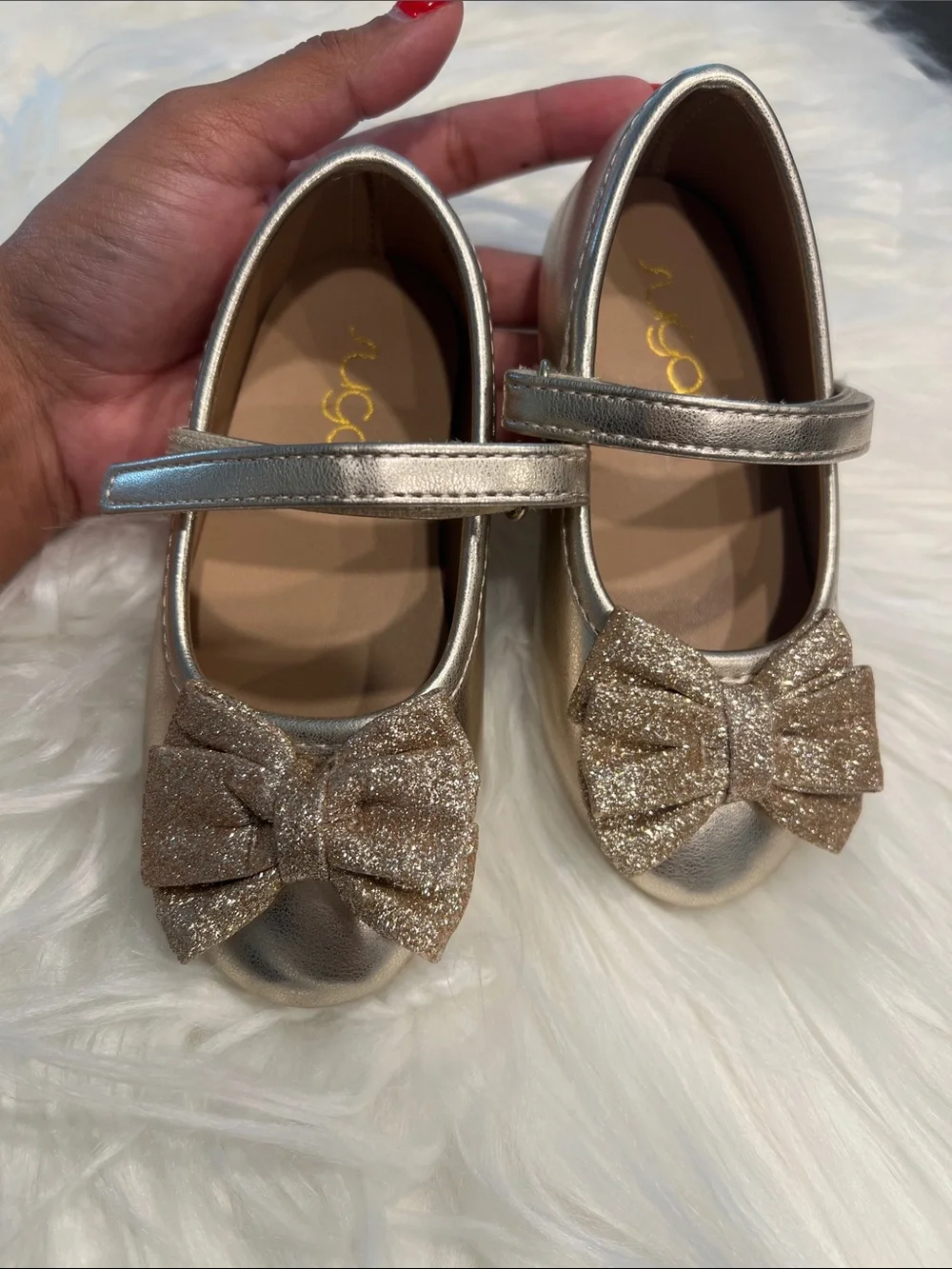 NWOT Girls Metallic Gold Mary Jane Shoes with Glitter Bow size 7M